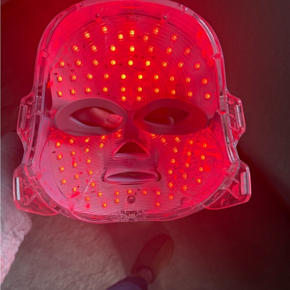 LED Light Therapy Mask & Neck Device - Picture 4 of 13